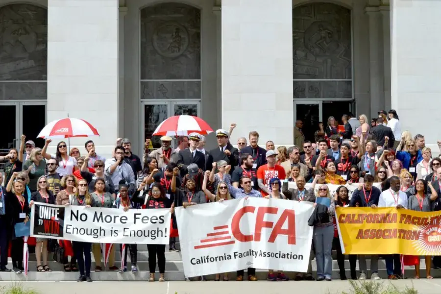 Members outside Capitol building