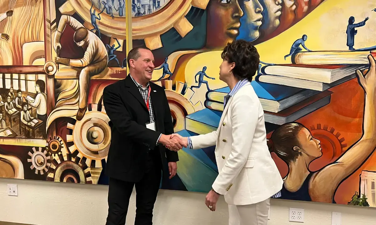 Kevin Wehr, CFA Vice President, shaking hands with Sen. Connie Leyva (D-Chino) before she was presented with CFA’s Legislator of the Year award. 