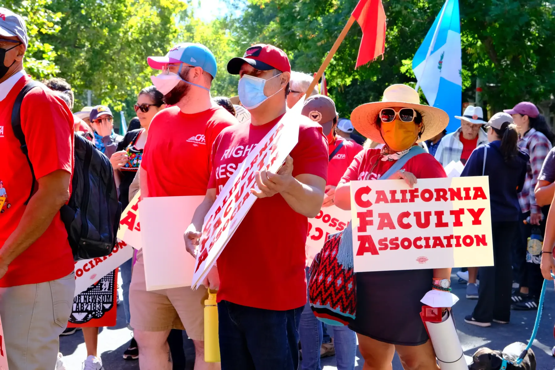 A group pf people holding signs