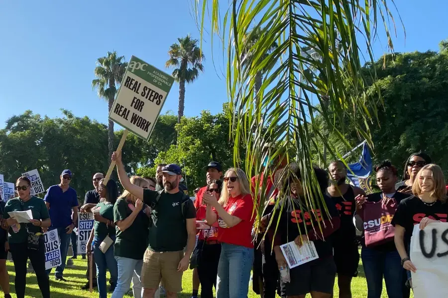 Faculty members and union siblings at the board of trustee rally outdoors